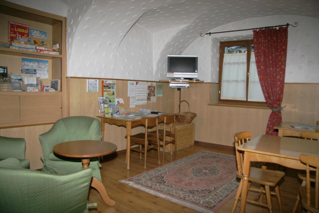 Albergo Garnì Cavento Pinzolo Exterior foto